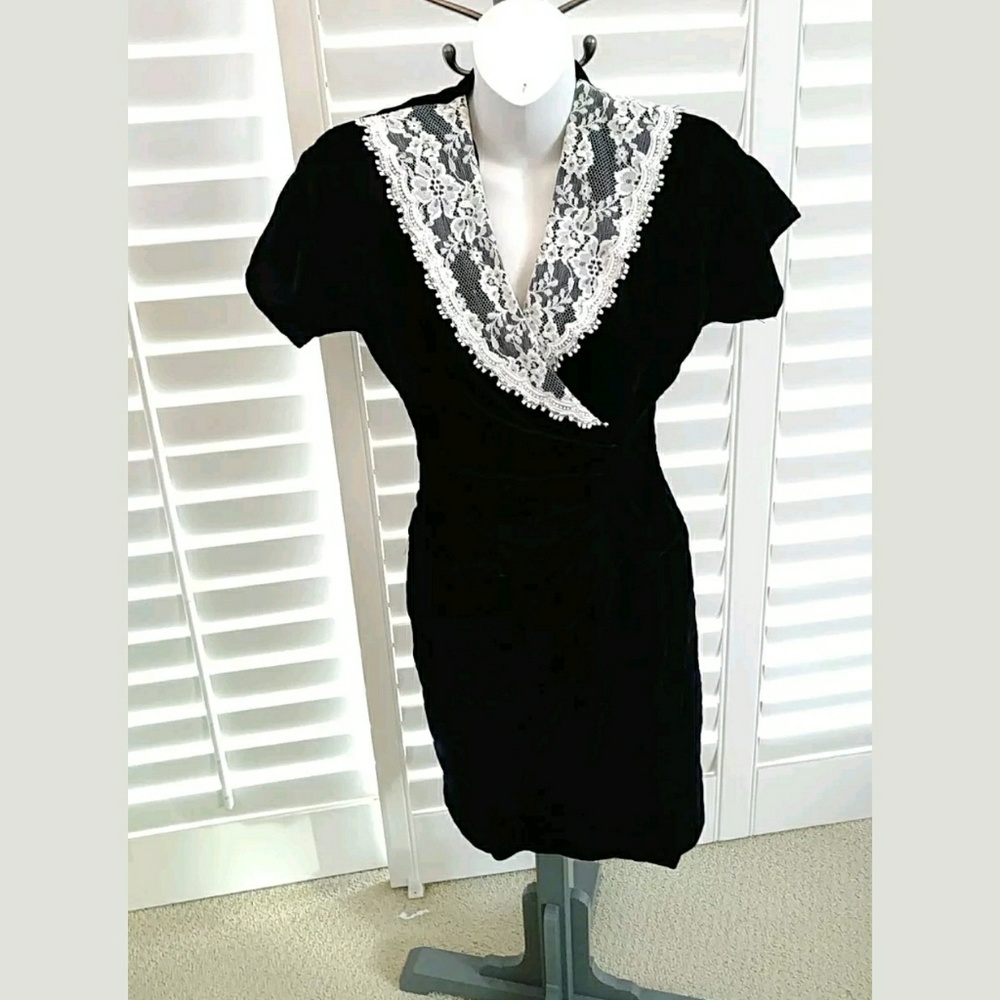Vintage Gunne Sax Black Velvet velour Lace Dress